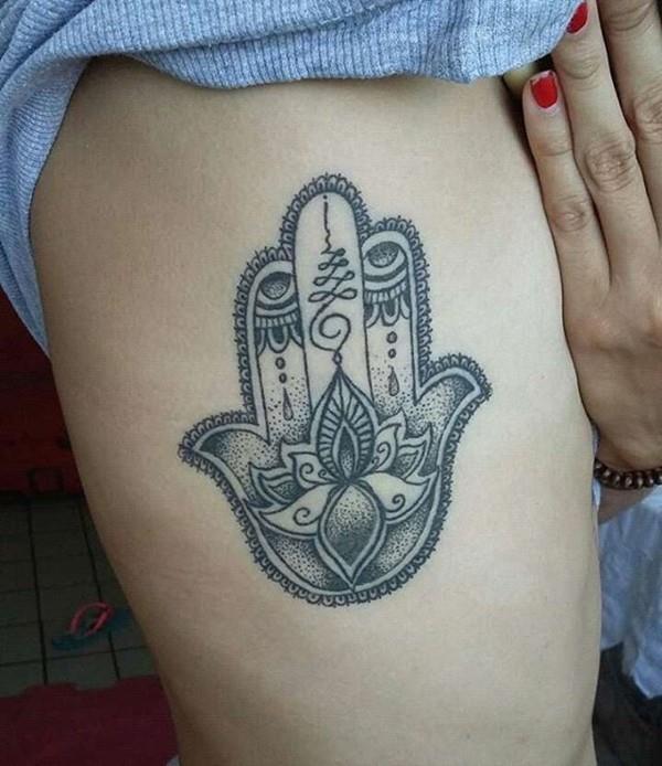 klassinen hamsa -tatuointi naisille