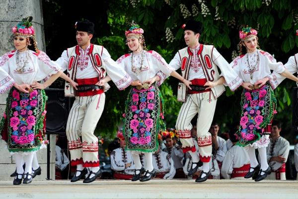 viime hetken bulgarian kansantanssit puvut kansallispuvut