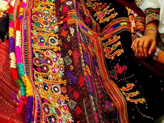 Spejl og perlebånd Kutch Sarees