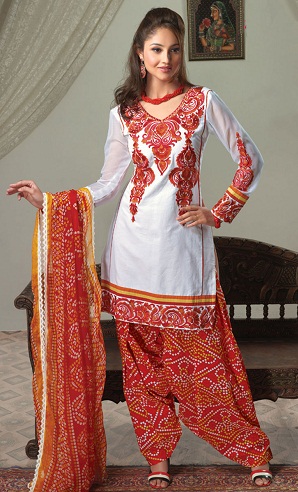 Kort rød Kameez med Patiala Salwar