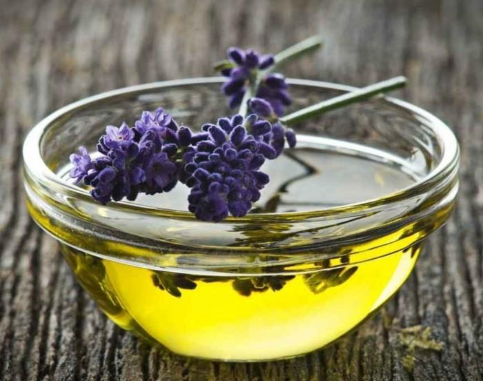 Tee laventeliöljy itse tuoreista kukista ja oliiviöljystä