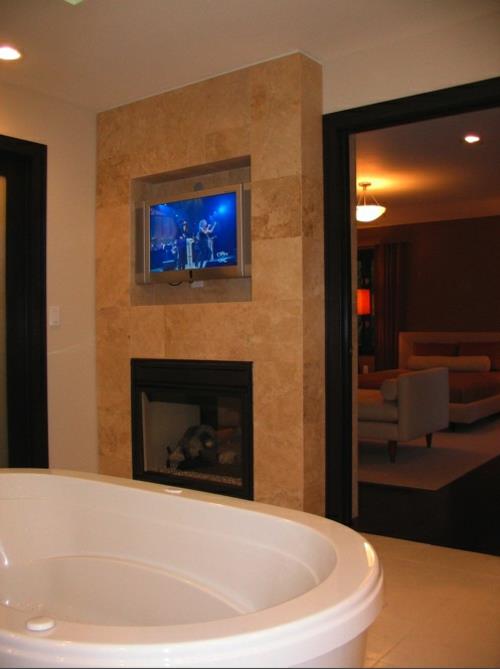 LCD-TV sisäänrakennettu takka kylpyamme kylpyhuone idea