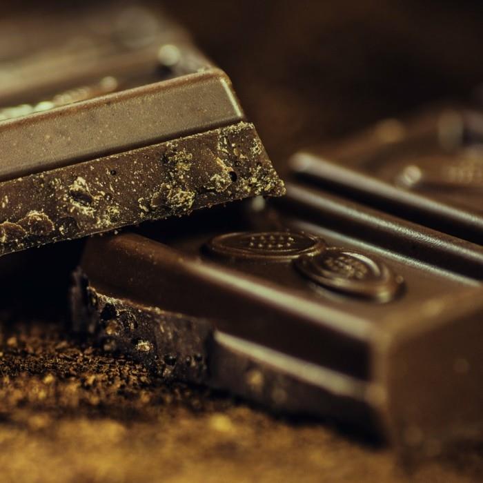 elää terveellistä mustaa suklaata stressiä vastaan