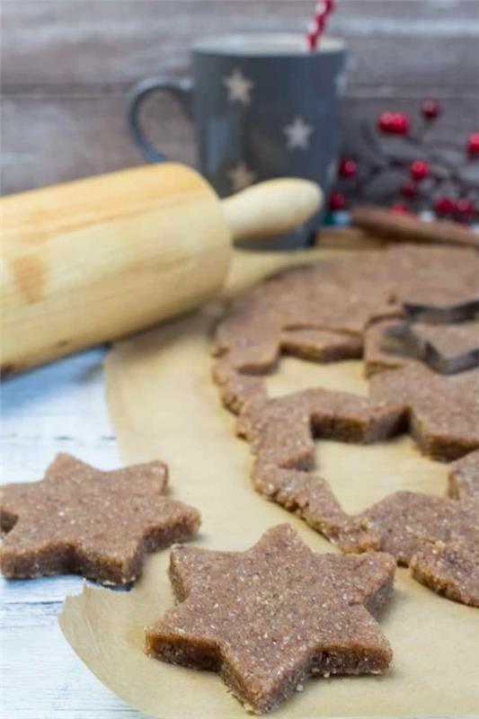 herkullisia vegaanisia keksejä kanelilla ja appelsiinilla