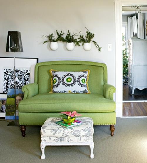 kevyt seinäkoriste joulun vihreille sohvatyynyille