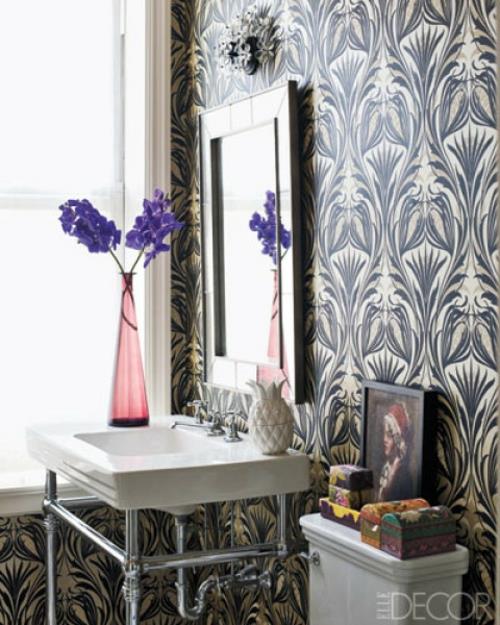 violetit kukat idea kylpyhuone sisustus pöytä pesuallas kuvia rinnassa
