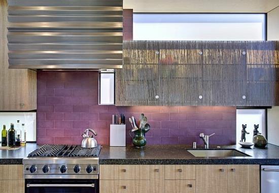 violetti värivalikoima keittiössä lumoava keittiölaatat takaseinä liesi