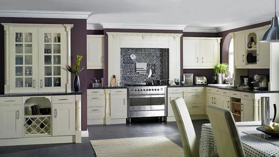 violetti väripaletti keittiössä klassinen seinän väri