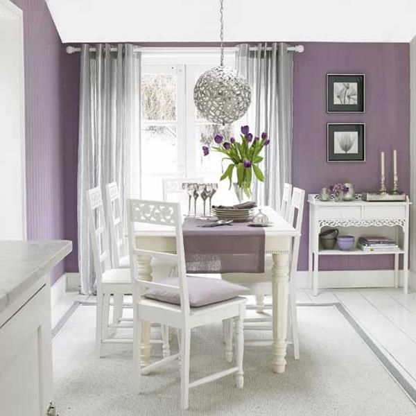 violetti väriyhdistelmä seinät valkoiset huonekalut ruokailutila