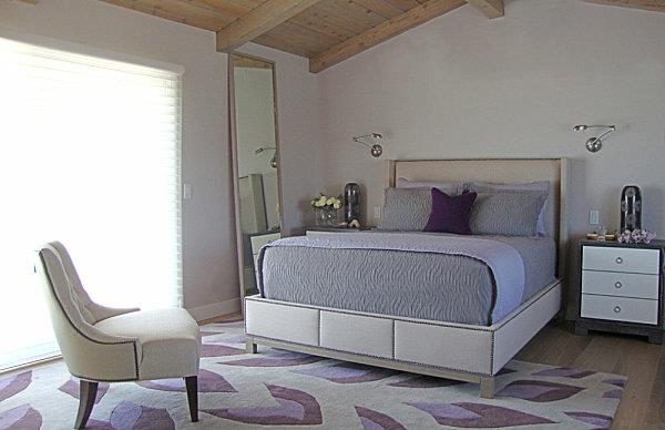violetit pehmeät värit makuuhuoneen sängyn nojatuolin maton koriste -ideoissa