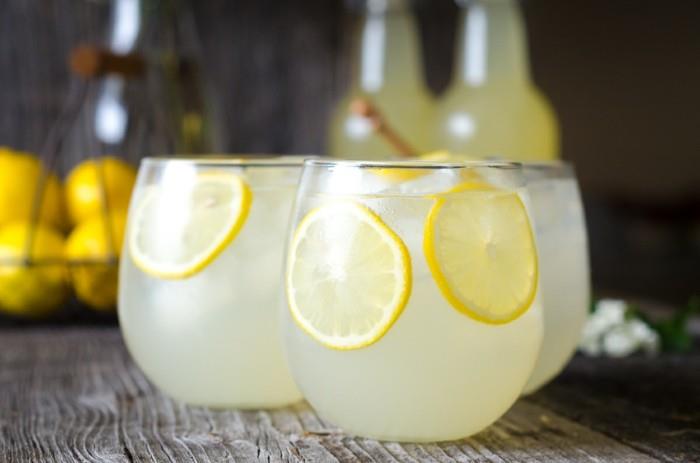 limonadi -ideoita kannu sitruunoilla