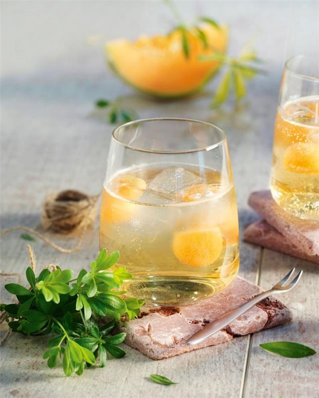 Tee limonadi itsellesi kesäreseptejä hedelmäisiä jääkuutioita