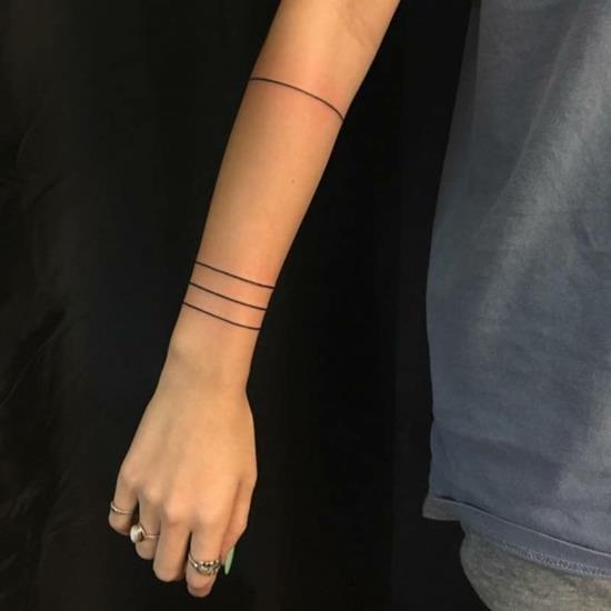 linjat rannerengas tatuointi naisten mustavalkoinen