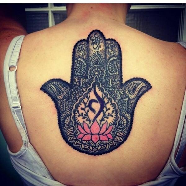 lotus hamsa tatuointi takaisin