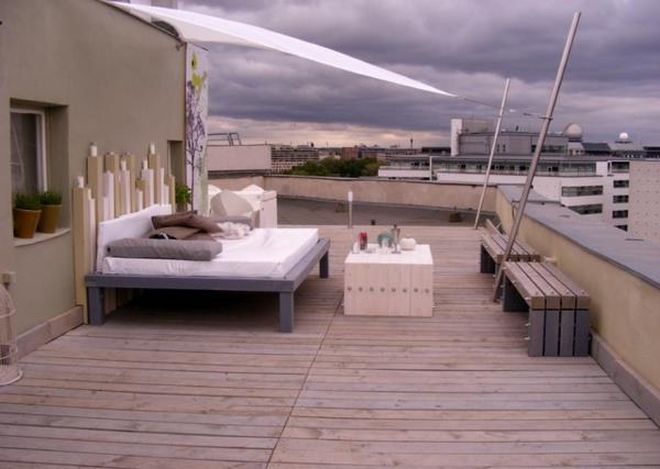 lounge -terassi, kuten boutique -hotellissa, yksinkertainen muotoilu katolla
