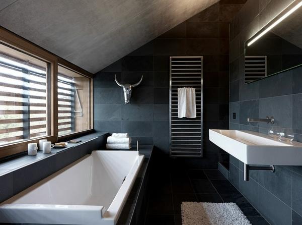 ylelliset kylpyhuoneen harmaat seinälaatat