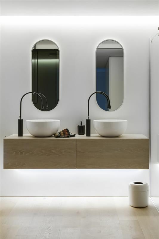 ylelliset kylpyhuoneen kulhon muotoiset pesualtaat ja soikeat seinäpeilit