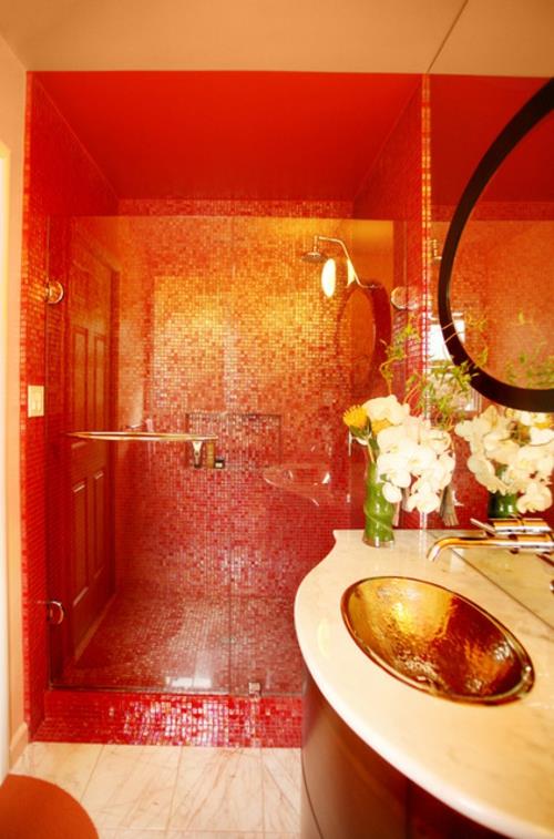 ylellinen sisustus kylpyhuone oranssi mosaiikkilaatat