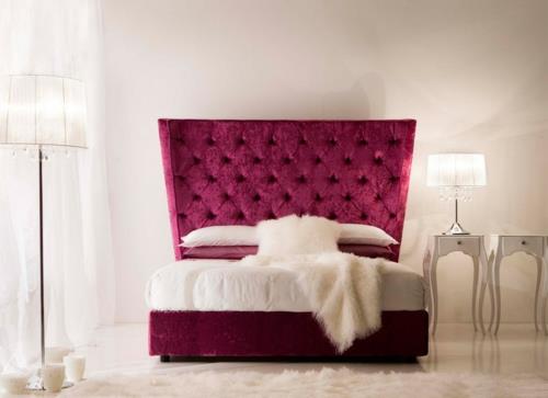 ylellinen sisustus makuuhuone purppura samettinen sänky