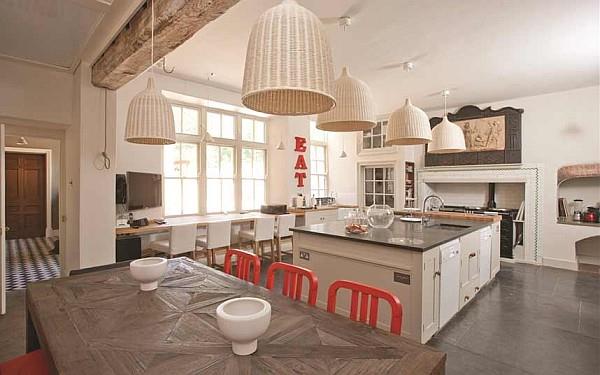 ylellinen keittiö suunnittelee valkoiset sisäänrakennetut keittiön kaapin kattovalaisimet
