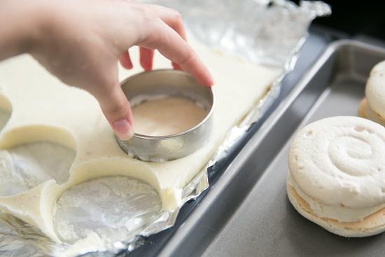 Tee oma macarons -pääsiäinen jälkiruoka jäätelöllä