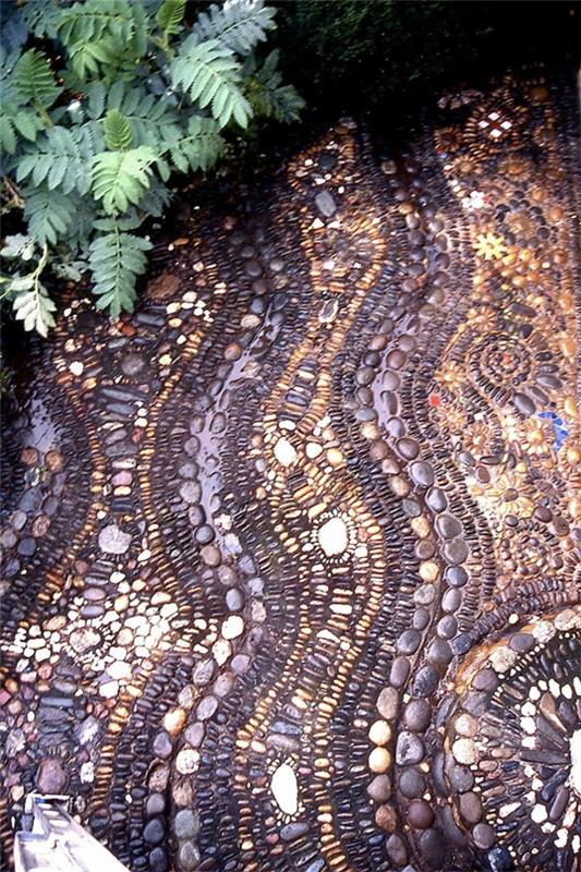 maagisia sorapolkuja taitava puutarhasuunnittelu hohtava luonto