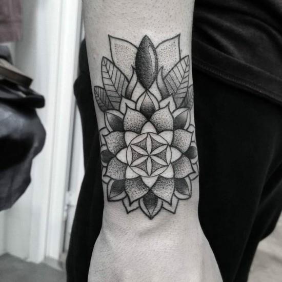 mandala tatuointi ranne