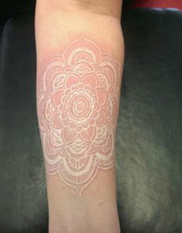 mandala tatuointi lotus mandala valkoiset musteet