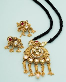 Traditionelt Kundan Studded Mangalsutra -sæt