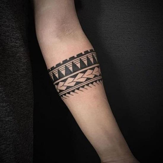 maori rannekoru tatuointi miehet