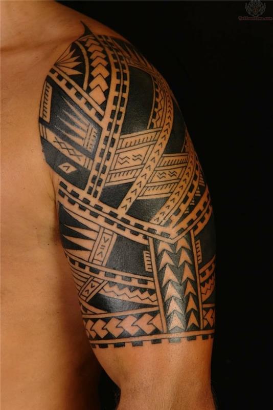 maori tatuoinnit miehet tatuoivat olkavarren