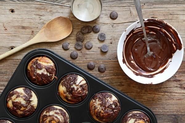 marmorimuffinit tummaa suklaata suklaata