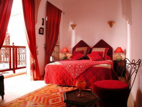 marokkolainen-makuuhuone-sisustus-ideoita-auringonsäteet