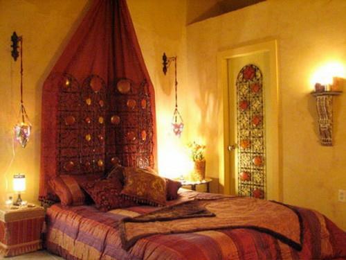 marokkolaisen makuuhuoneen suunnitteluidea punainen väri alkuperäinen