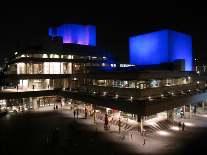 vankka talorakennus lontoo kansallinen teatteri brutalismi arkkitehtuuri moderni betoni