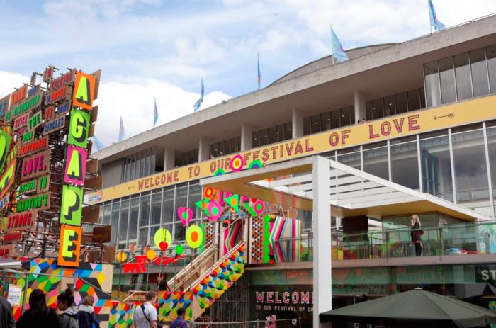 kiinteän talon rakentaminen Lontoo Southbank Center Rakkauden festivaali