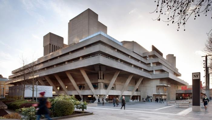 massiivinen talonrakennus Lontoo Southbank National Theatre Brutalismi Moderni arkkitehtuuri
