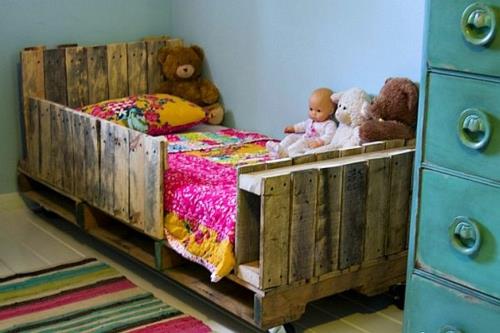 huonekalut puulavat vauvahuone ristikko maalaismainen