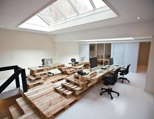 huonekalut puulavat kattoikkunat kirjoituspöytä toimisto