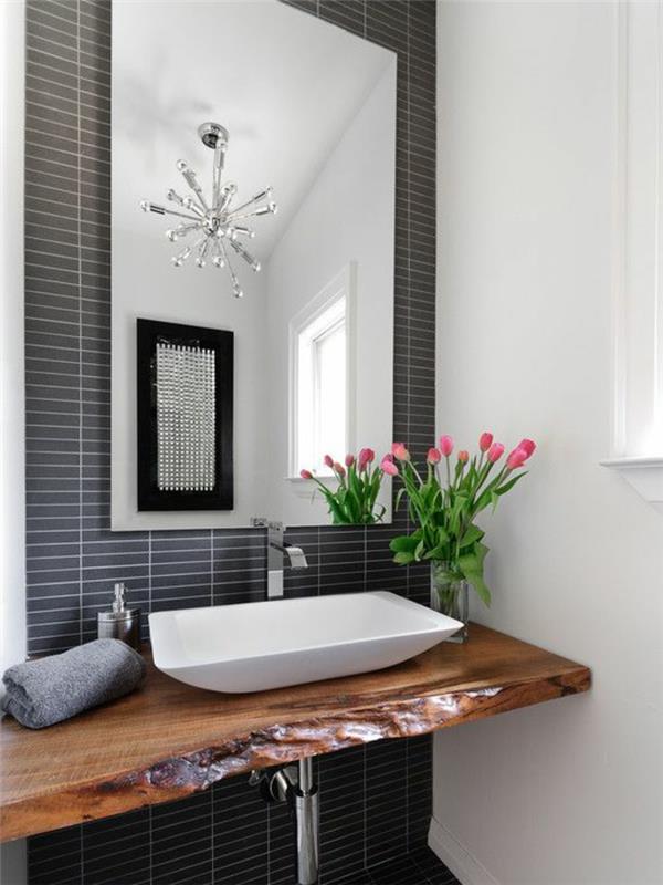 huonekalut maalaistyylinen kylpyhuone, joka koristaa maalaismaisia ​​elementtejä