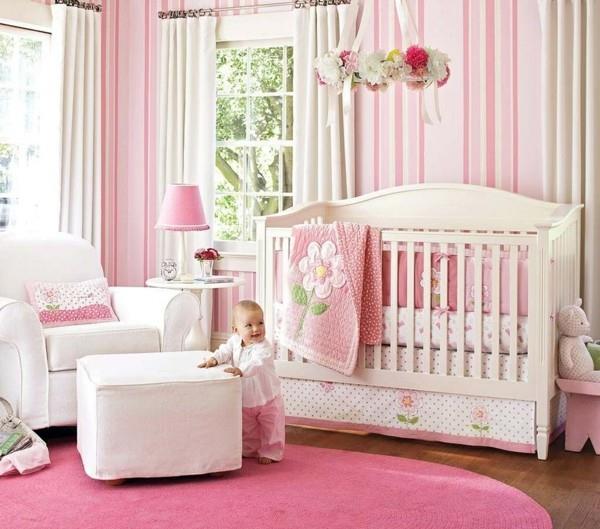 tyttöjen vauvan huoneen suunnittelu pyöreä matto vaaleanpunainen valkoinen