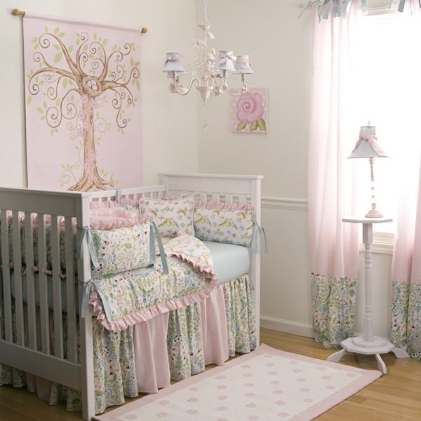 tyttöjen vauvan huoneen vaaleat sävyt söpöjä kuvioita
