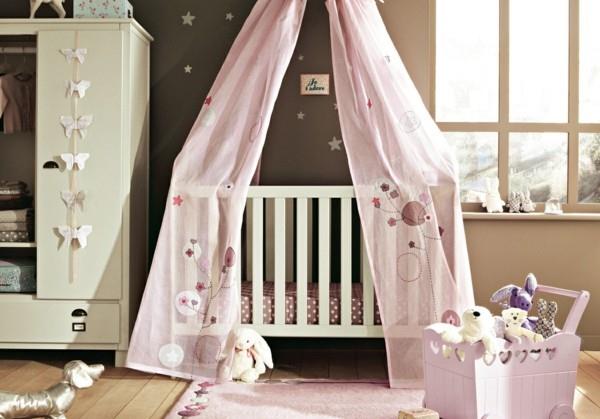 tyttöjen vauvan huone vaaleanpunainen harmaa yhdistelmä beige seinät