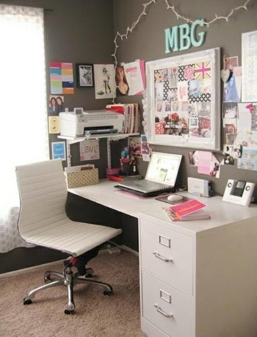tyttömäinen toimistotalo modernit laitteet valkoiset värit