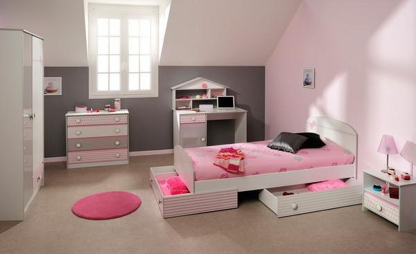 tytön huone vaaleanpunainen seinäsuunnittelu pyöreä pieni matto