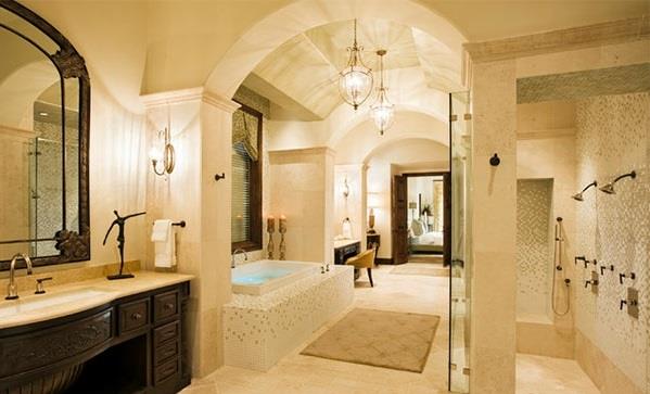 Välimeren kylpyhuone suunnittelee kylpyamme beige tunnelma