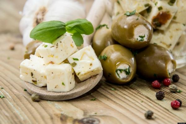 Välimeren ruokavalio oliivit feta basilika mausteet