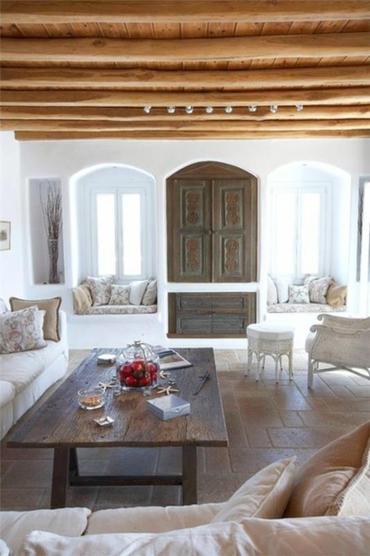 Välimeren tyylikkyyttä talon istuimissa ja sisäänrakennettuissa kaappeissa