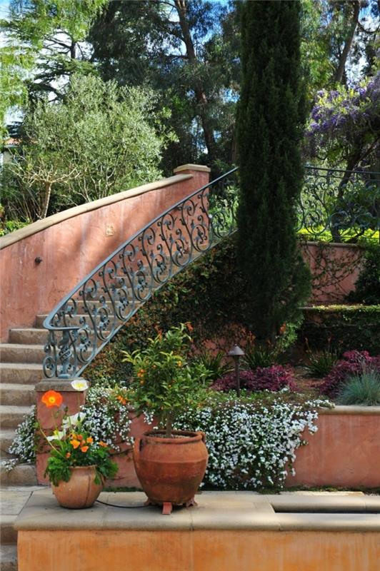 Välimeren puutarhan suunnittelu kauniit puutarhaportaat ja kukkakoristeet