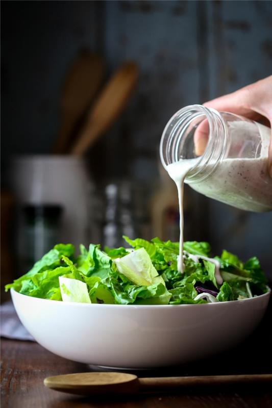 piparjuuri resepti lääkekasvien salaattikastike